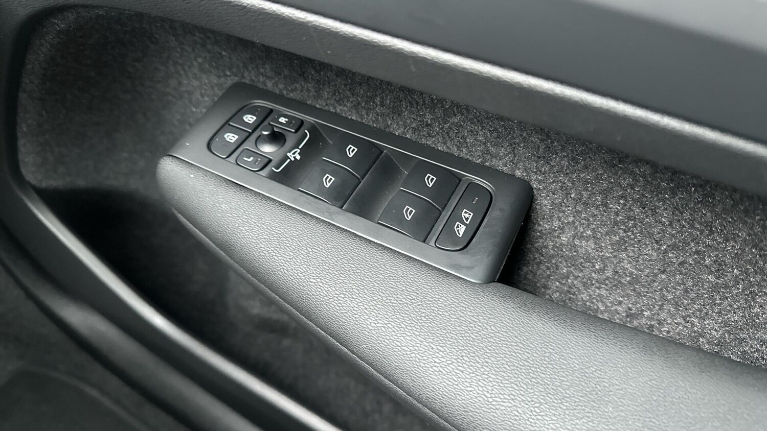 Used Volvo XC40 2025 for sale - 77673012: Photo 24