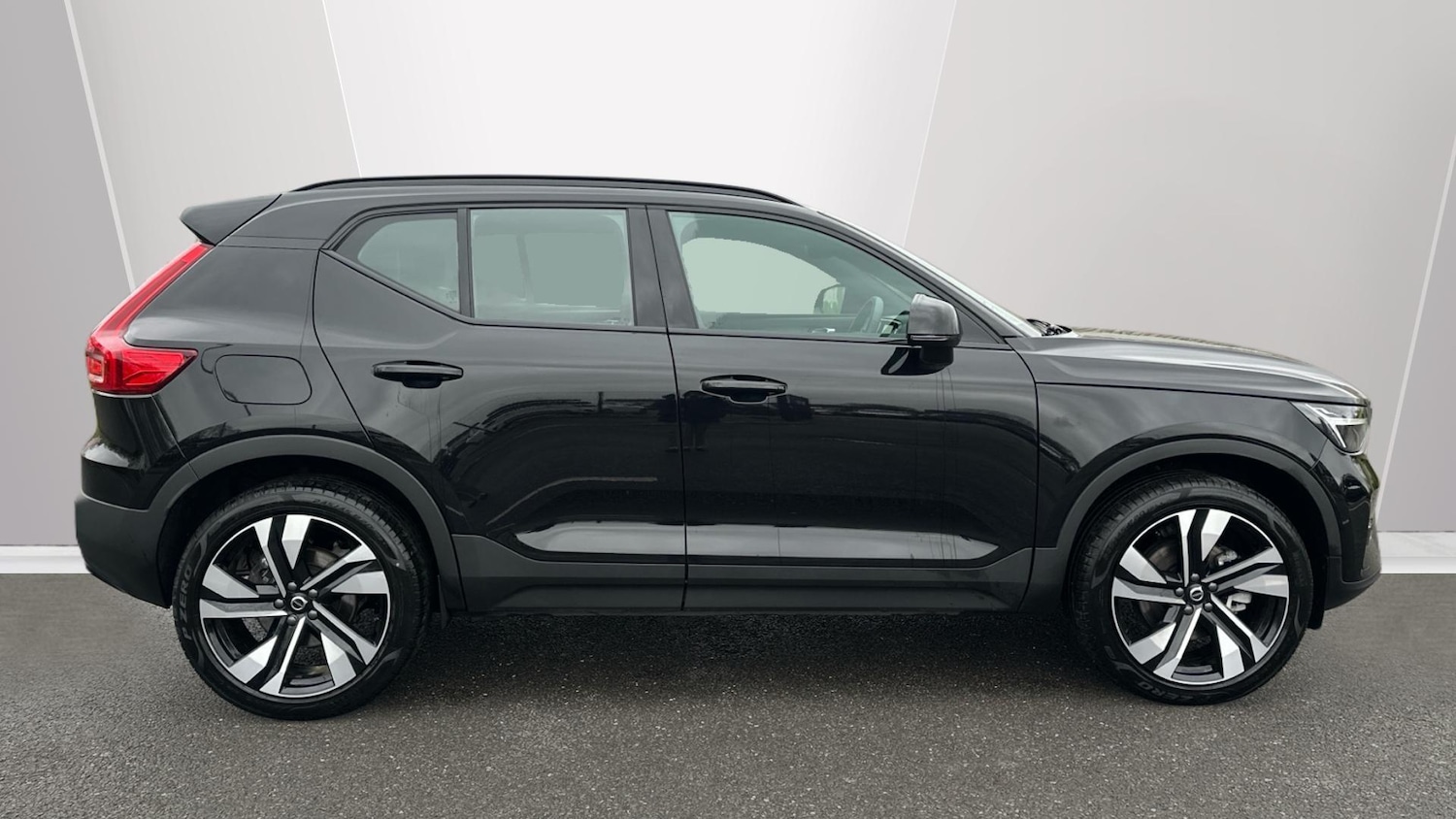 Used Volvo XC40 2025 for sale - 77673012: Photo 3