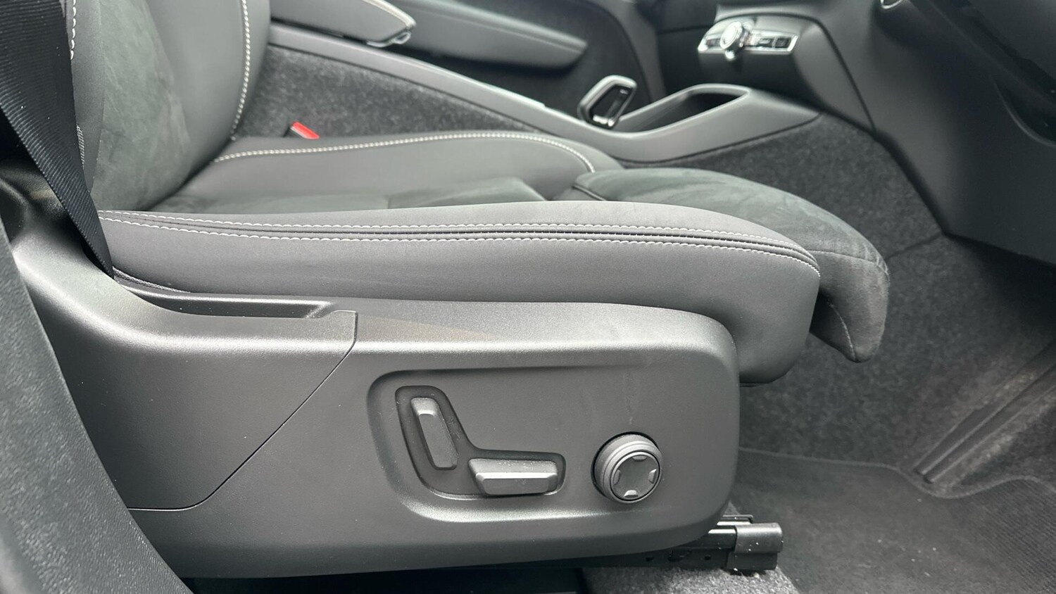 Used Volvo XC40 2025 for sale - 77673012: Photo 30