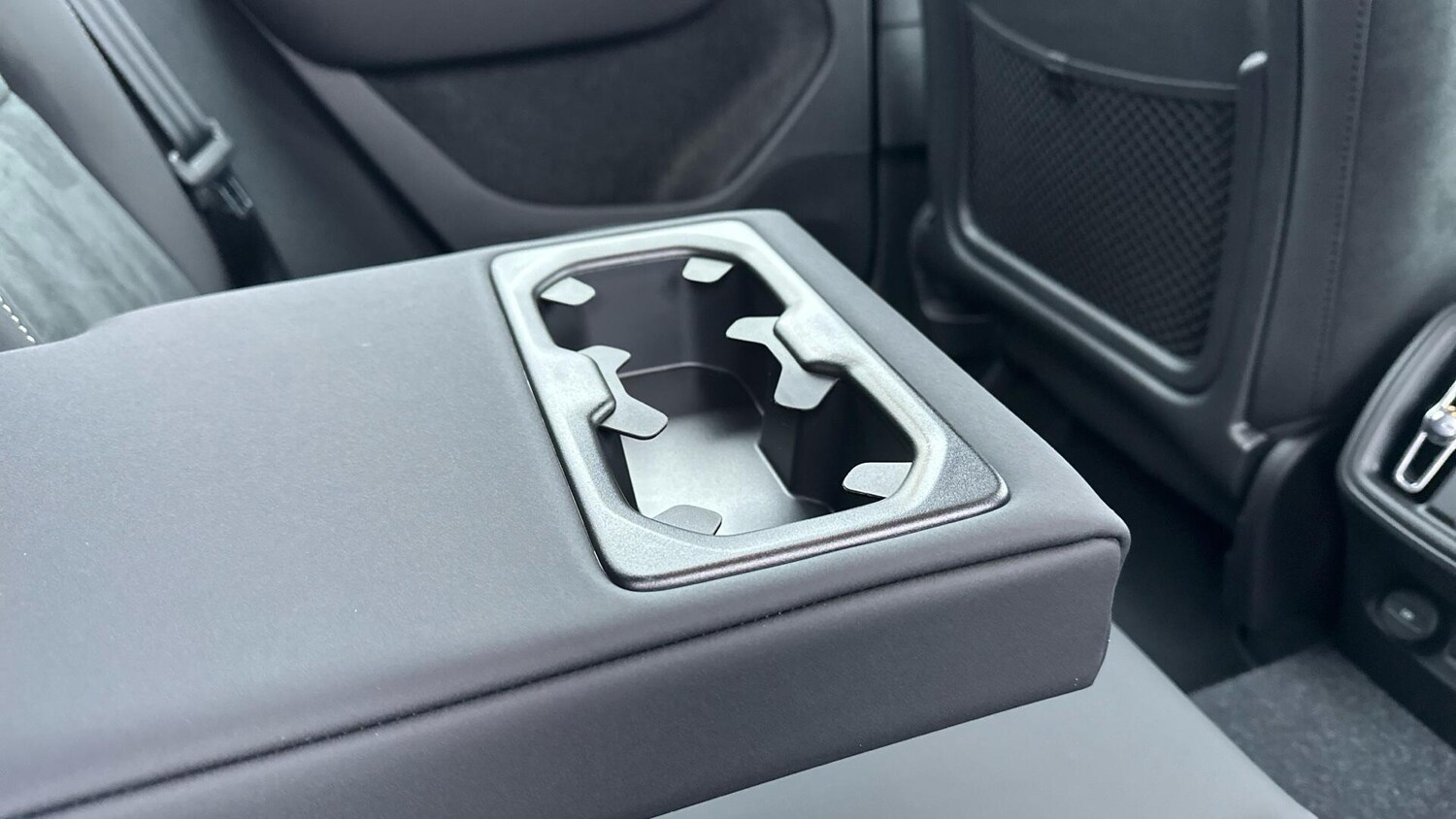 Used Volvo XC40 2025 for sale - 77672936: Photo 28