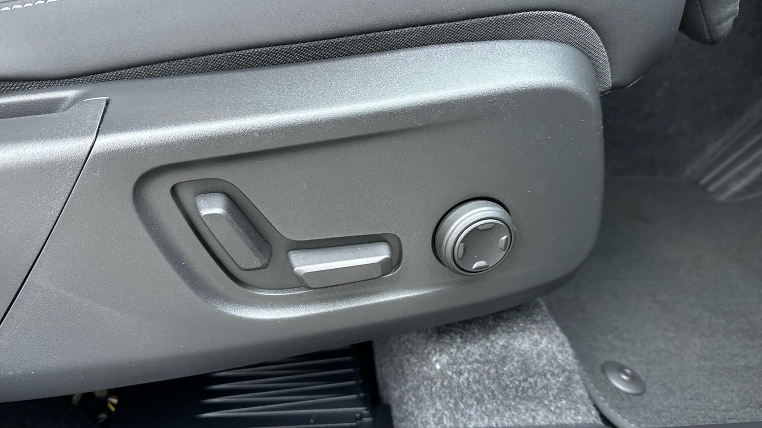 Used Volvo XC40 2025 for sale - 77672936: Photo 31