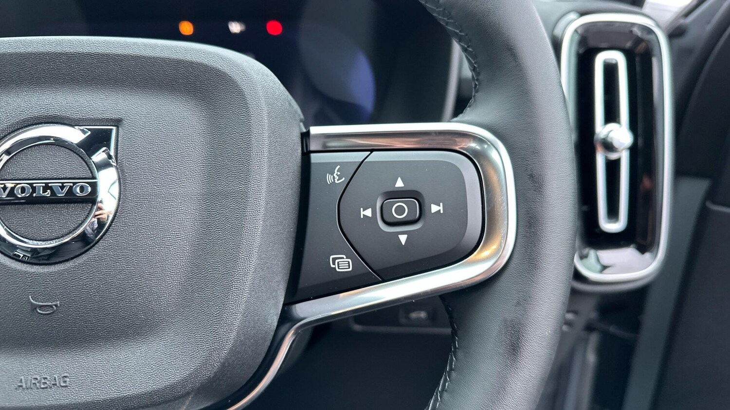 Used Volvo XC40 2025 for sale - 77672936: Photo 32