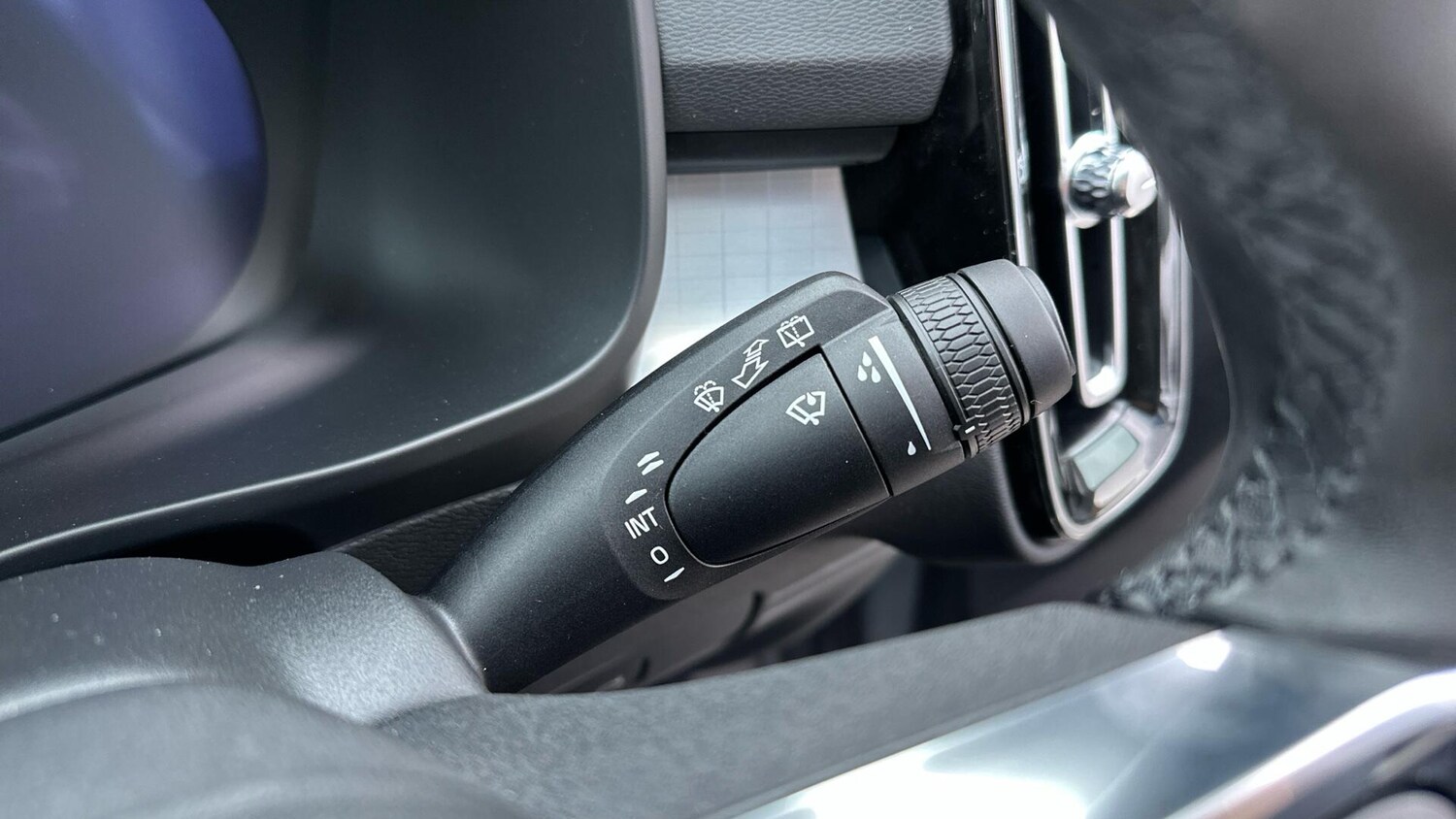 Used Volvo XC40 2025 for sale - 77672936: Photo 34