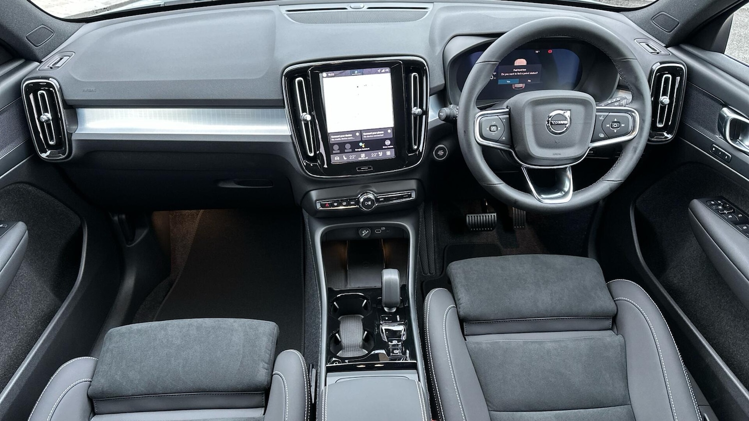 Used Volvo XC40 2025 for sale - 77672936: Photo 5