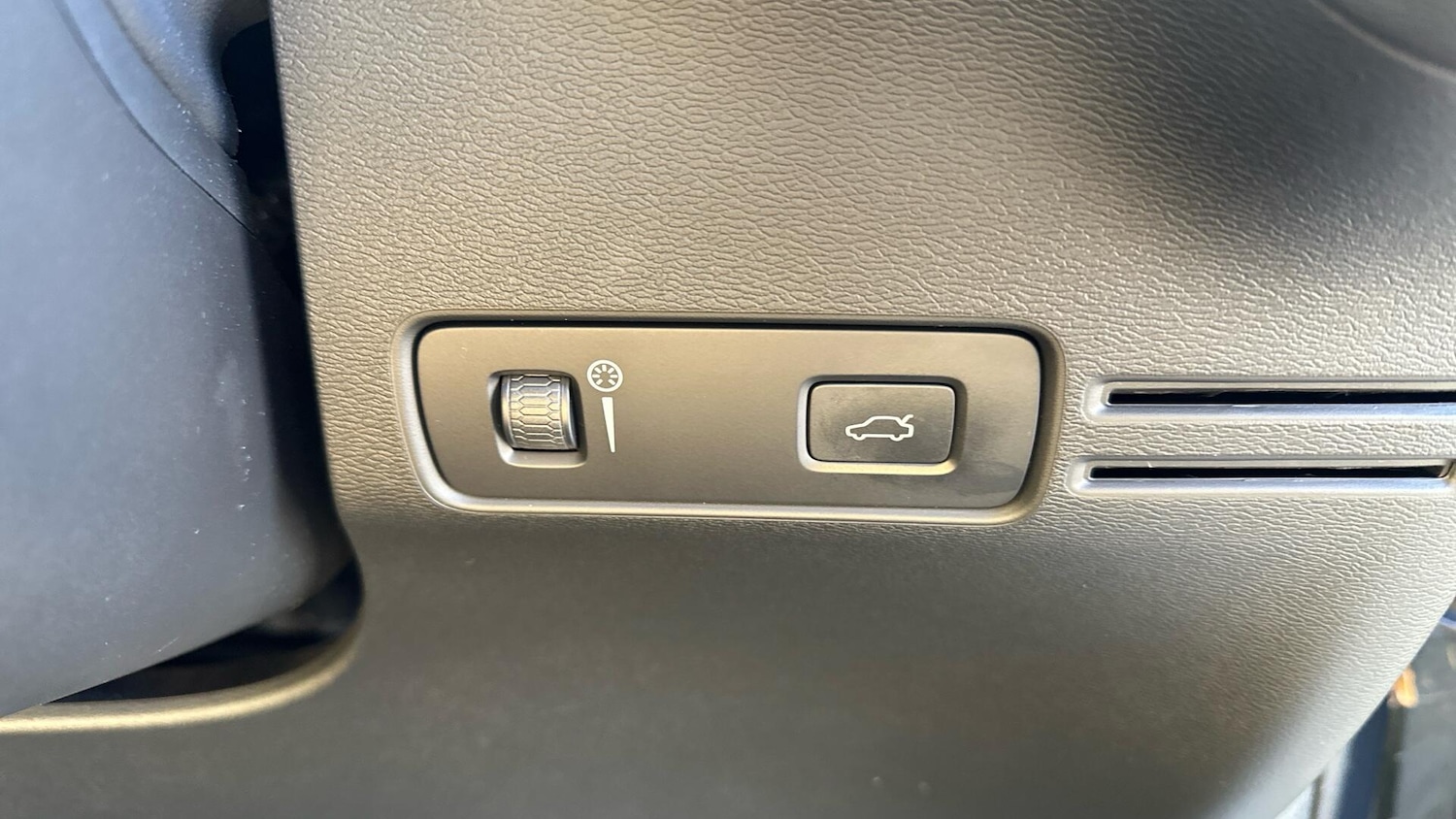 Used Volvo XC40 2019 for sale - 76336409: Photo 31