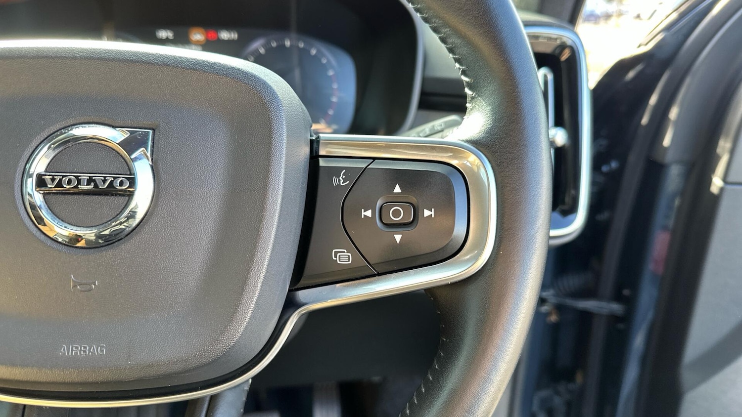 Used Volvo XC40 2019 for sale - 76336409: Photo 33