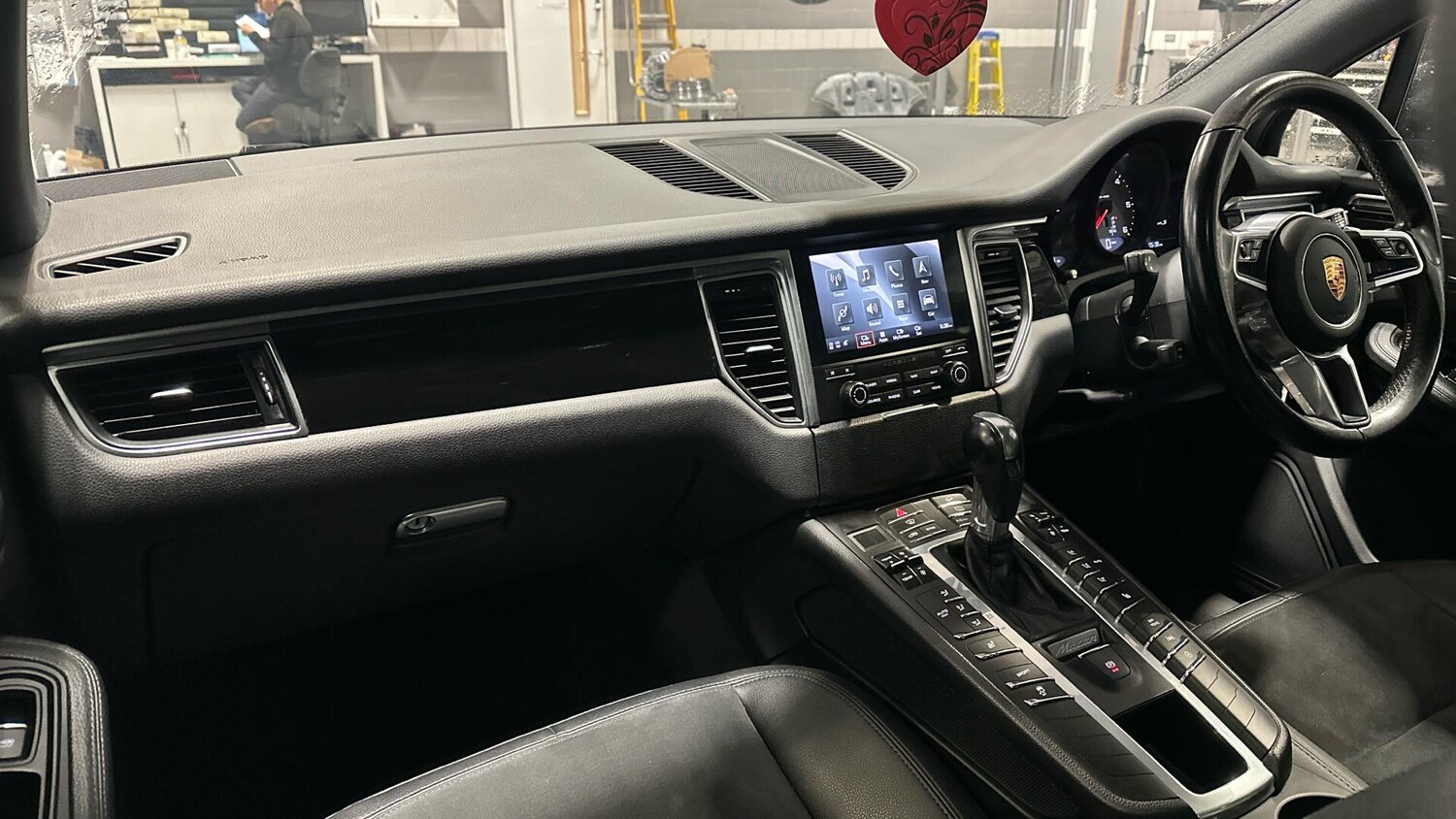 Used Porsche Macan 2017 for sale - 76608494: Photo 3