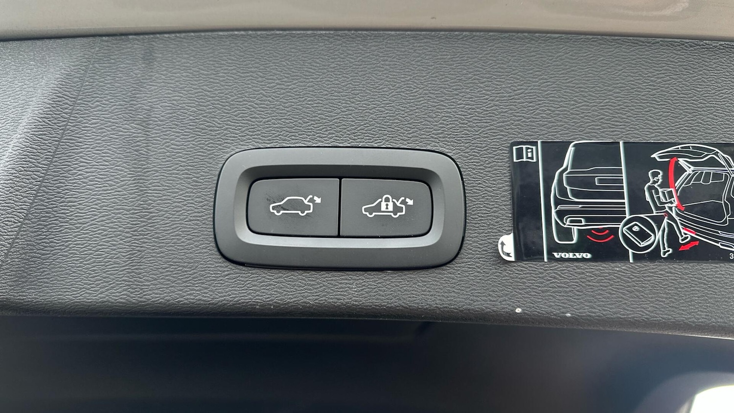 Used Volvo XC40 2022 for sale - 76337817: Photo 23