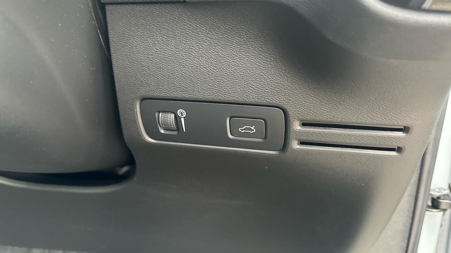 Used Volvo XC40 2022 for sale - 76337817: Photo 29