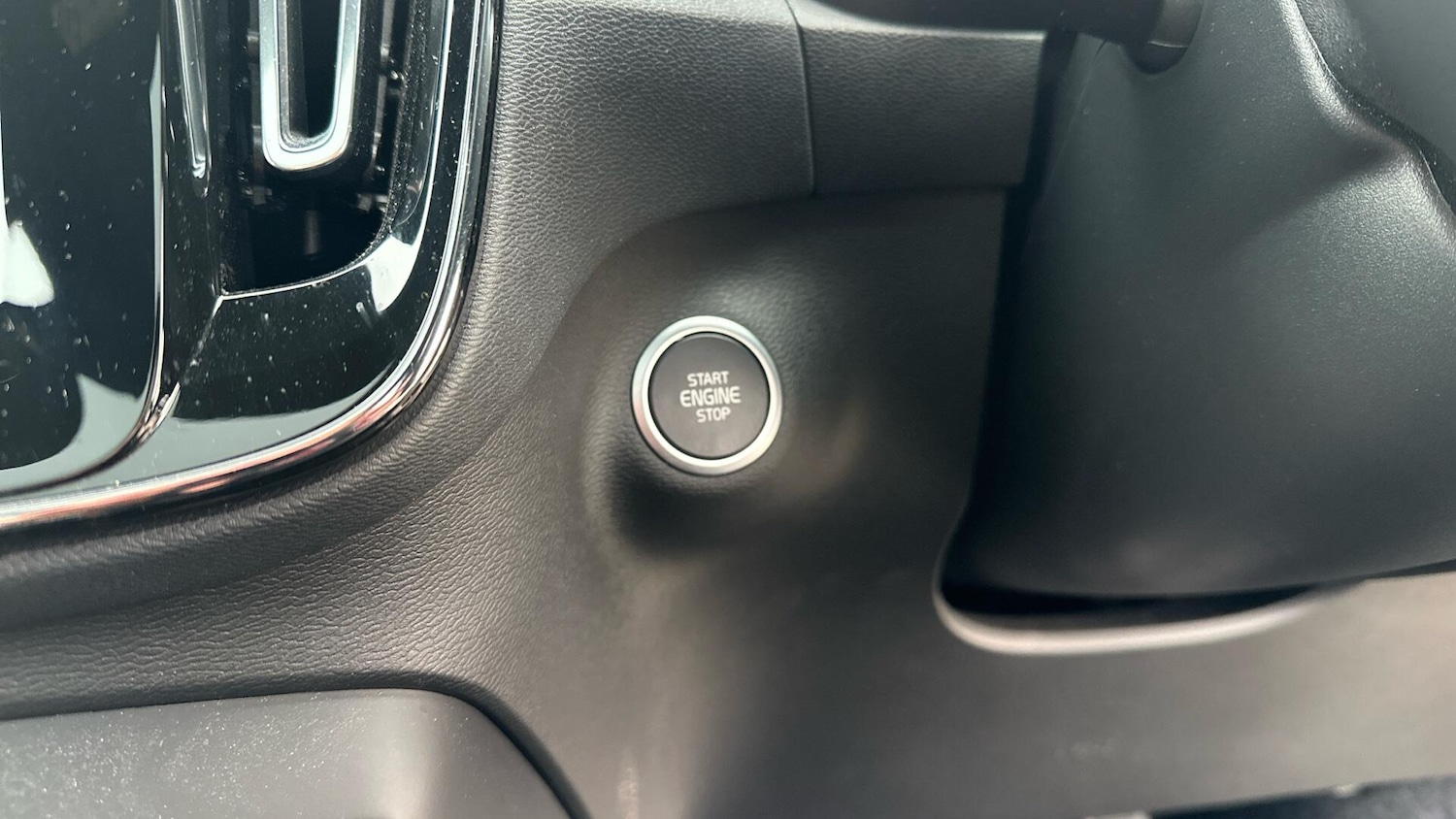 Used Volvo XC40 2022 for sale - 76337817: Photo 37