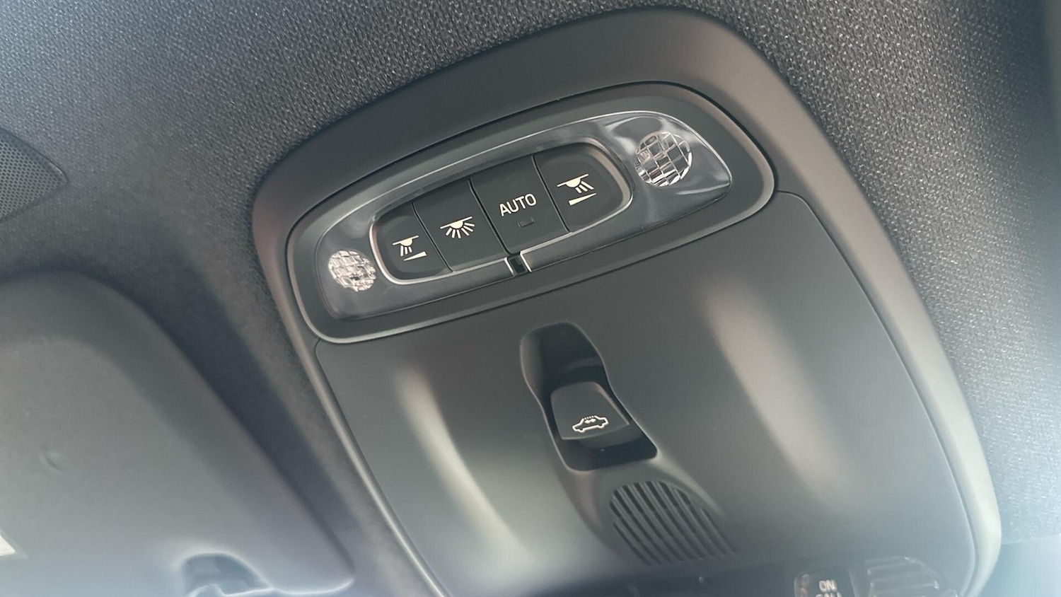 Used Volvo XC40 2022 for sale - 76337817: Photo 40