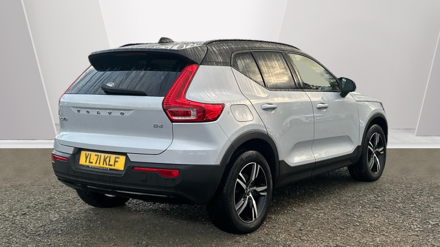 Used Volvo XC40 2021 for sale - 76337032: Photo 2