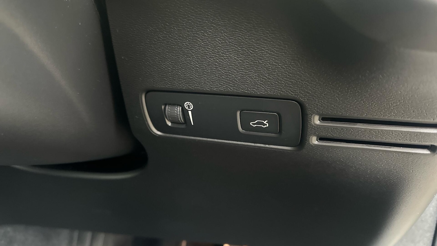 Used Volvo XC40 2021 for sale - 76337032: Photo 28