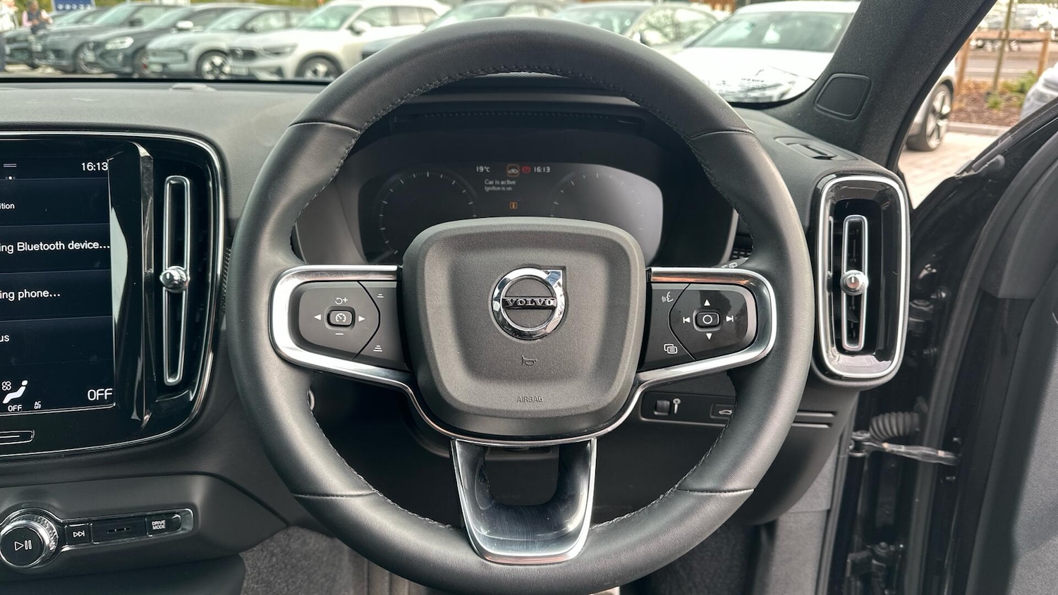 Used Volvo XC40 2021 for sale - 76337048: Photo 10