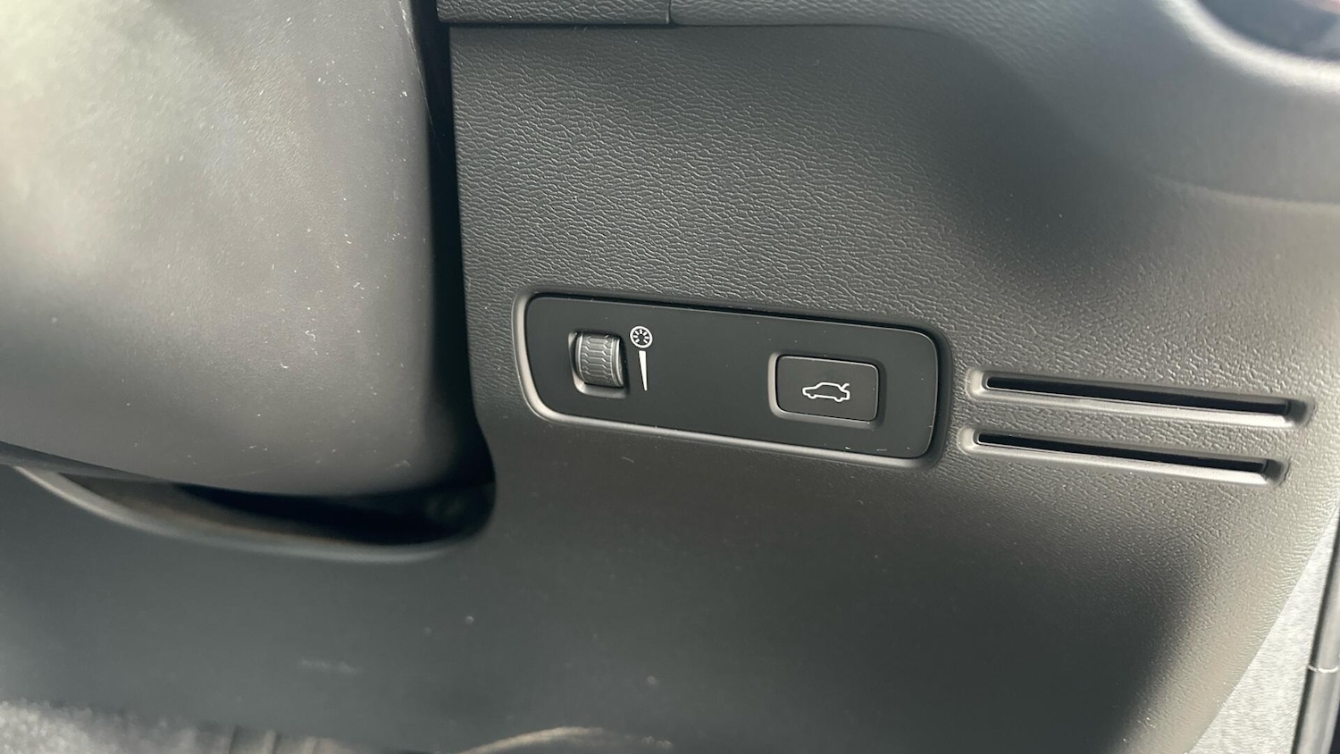 Used Volvo XC40 2021 for sale - 76337048: Photo 30