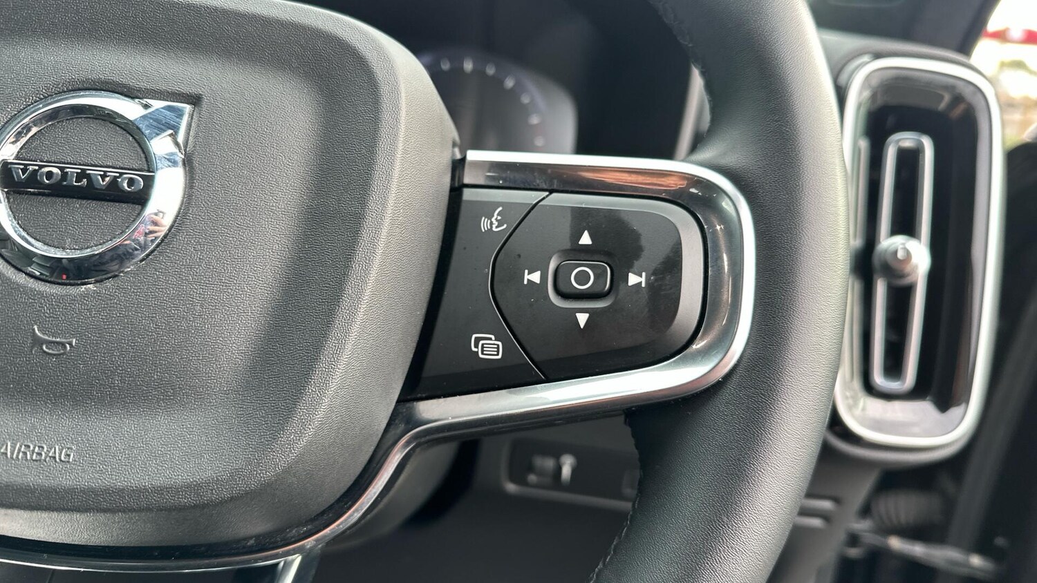 Used Volvo XC40 2021 for sale - 76337048: Photo 31