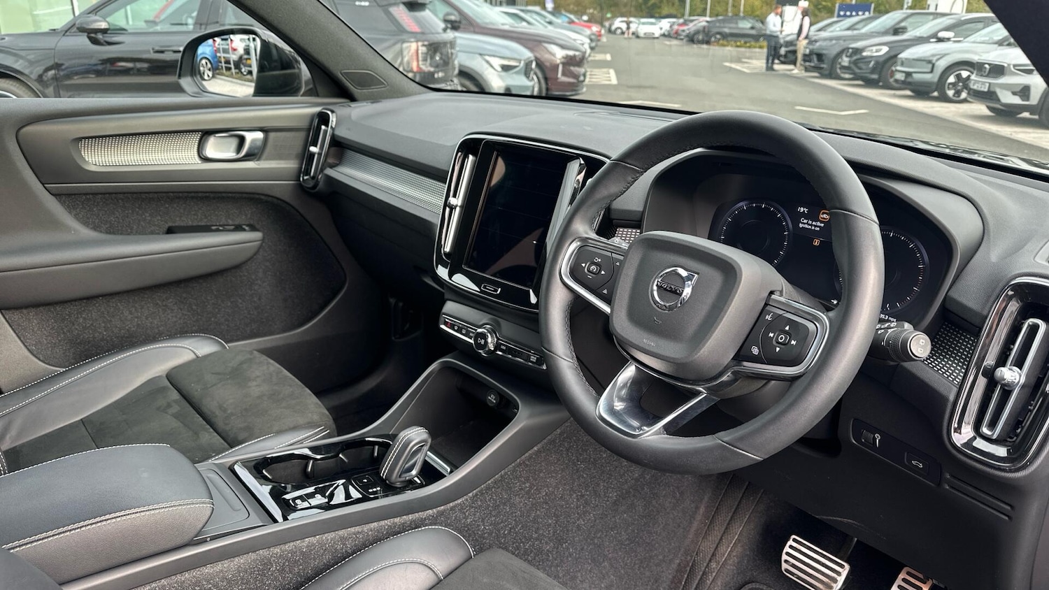 Used Volvo XC40 2021 for sale - 76337048: Photo 4