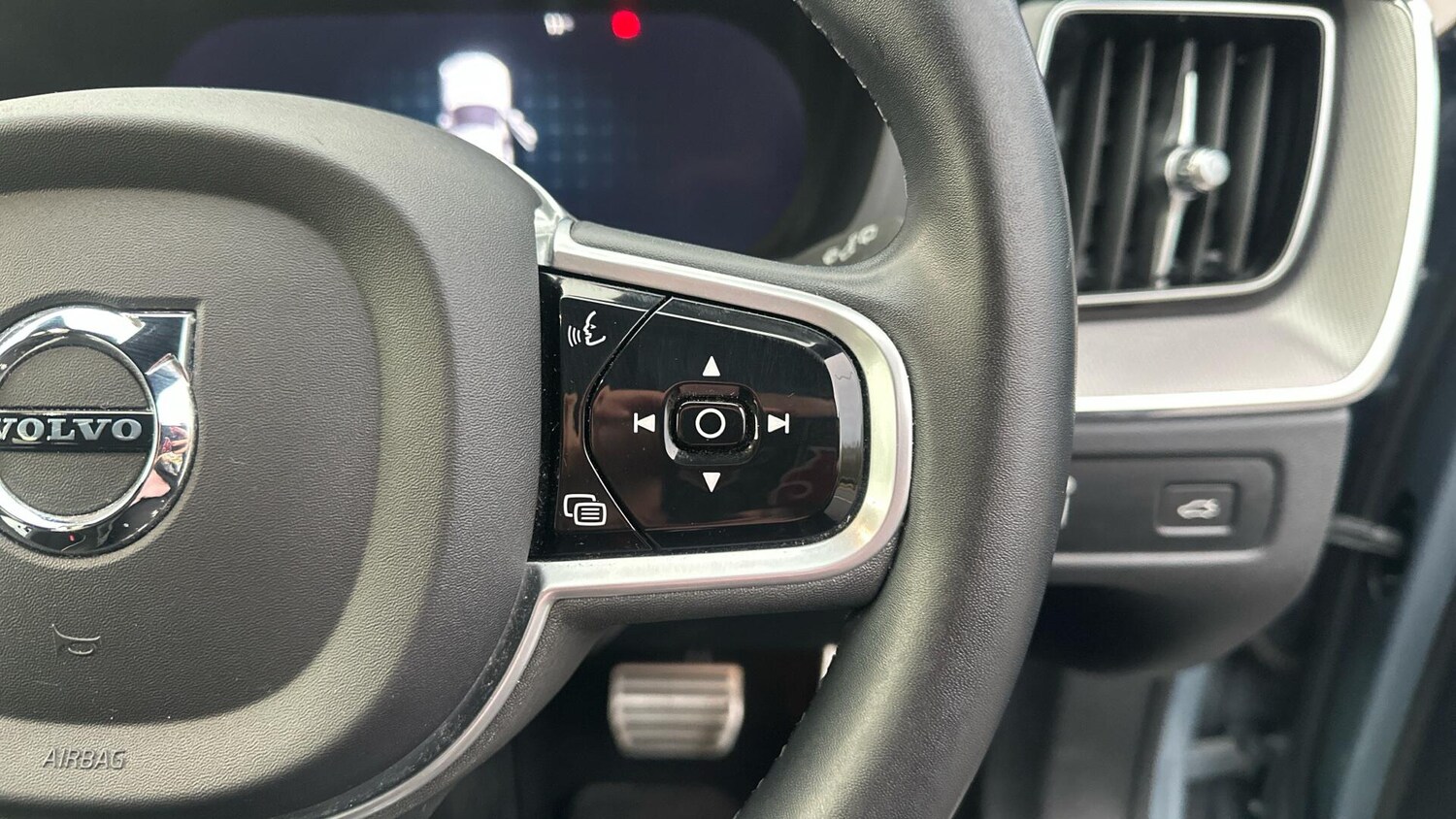 Used Volvo XC60 2021 for sale - 76336640: Photo 30