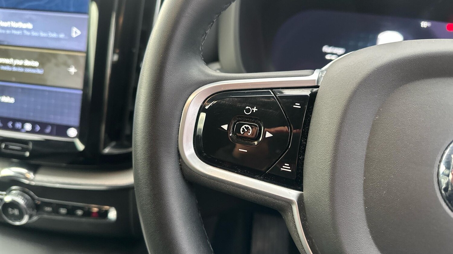 Used Volvo XC60 2021 for sale - 76336640: Photo 31