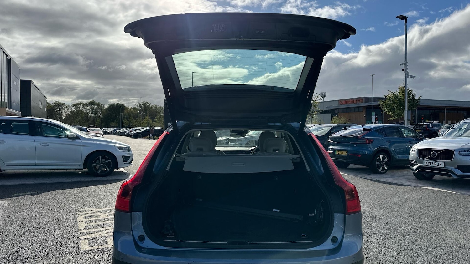 Used Volvo V90 Cross Country 2020 for sale - 77074944: Photo 13