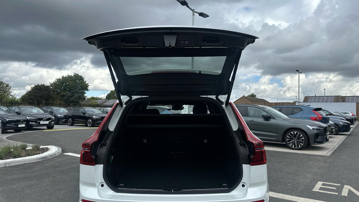 Used Volvo XC60 2025 for sale - 76336647: Photo 13