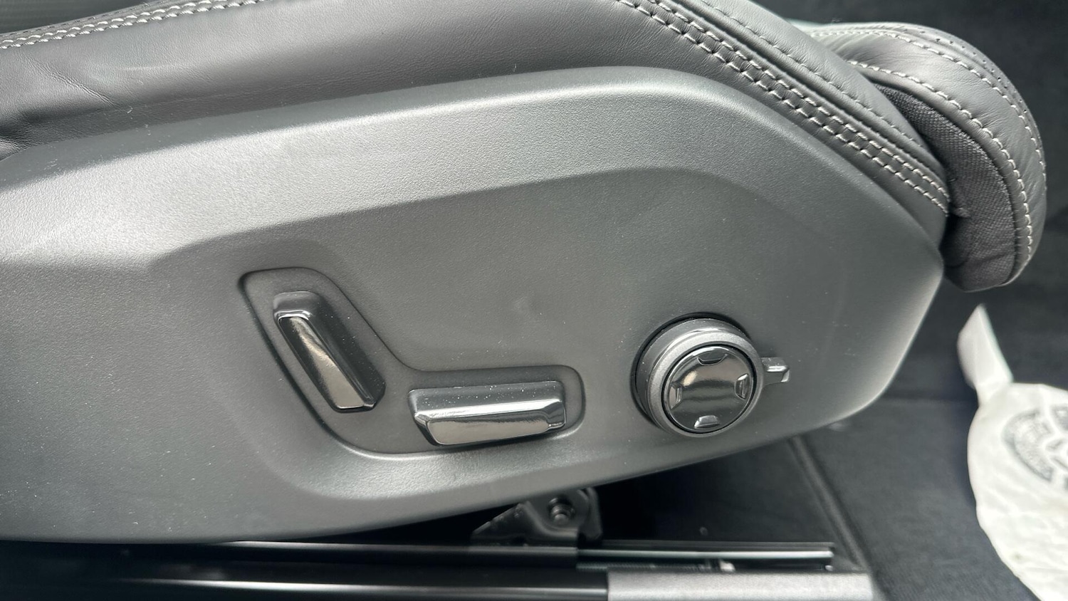 Used Volvo XC60 2025 for sale - 76336647: Photo 32