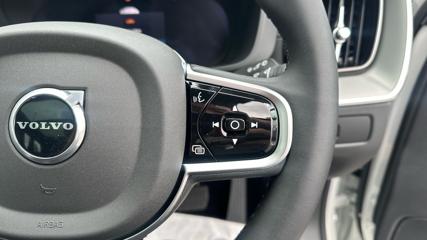 Used Volvo XC60 2025 for sale - 76336647: Photo 34