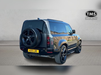 Used Land Rover Defender 90 2024 for sale - 77898644: Photo