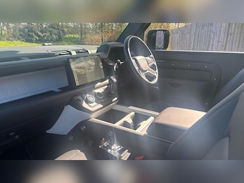 Used Land Rover Defender 90 2024 for sale - 77898644: Photo