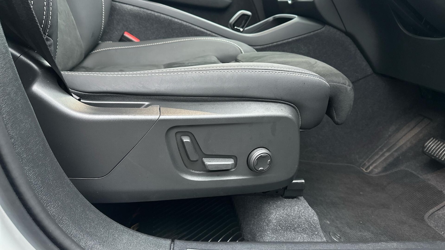 Used Volvo XC40 for sale - 77550041: Photo 29