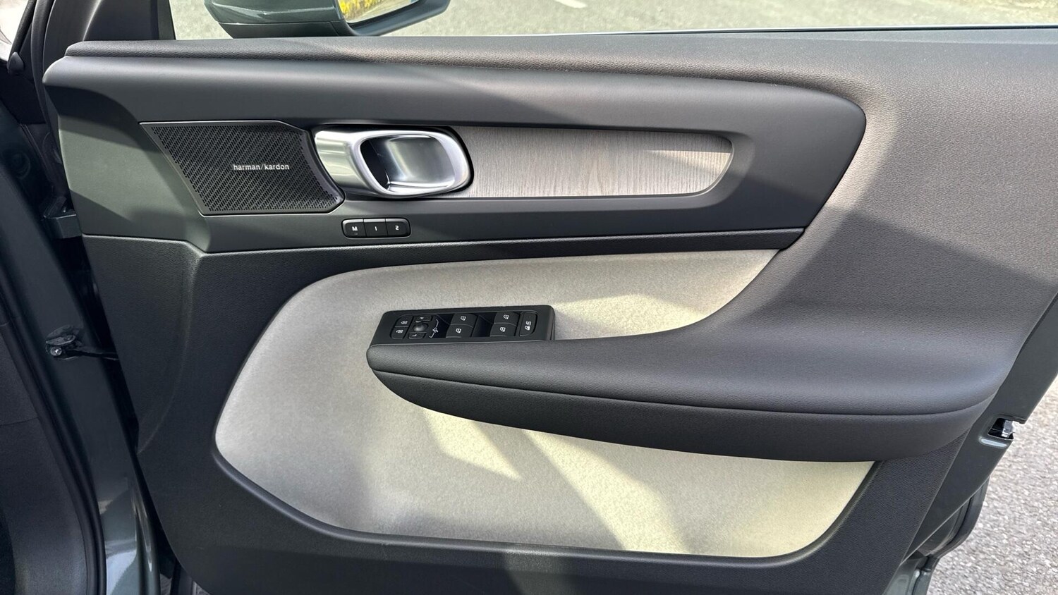 Used Volvo XC40 for sale - 77823842: Photo 31