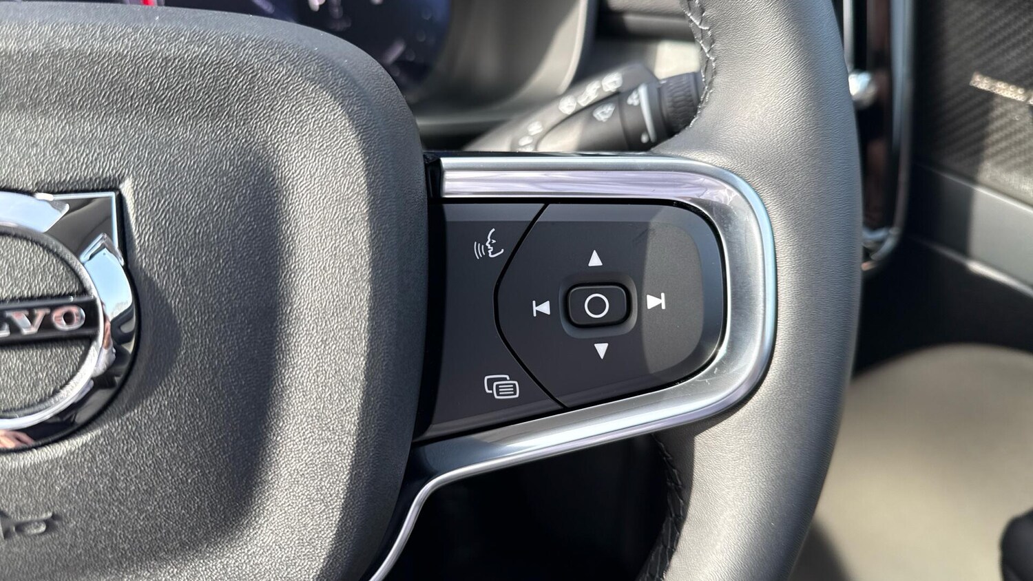 Used Volvo XC40 for sale - 77823842: Photo 35