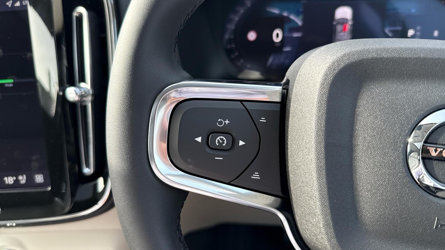 Used Volvo XC40 for sale - 77823842: Photo 36