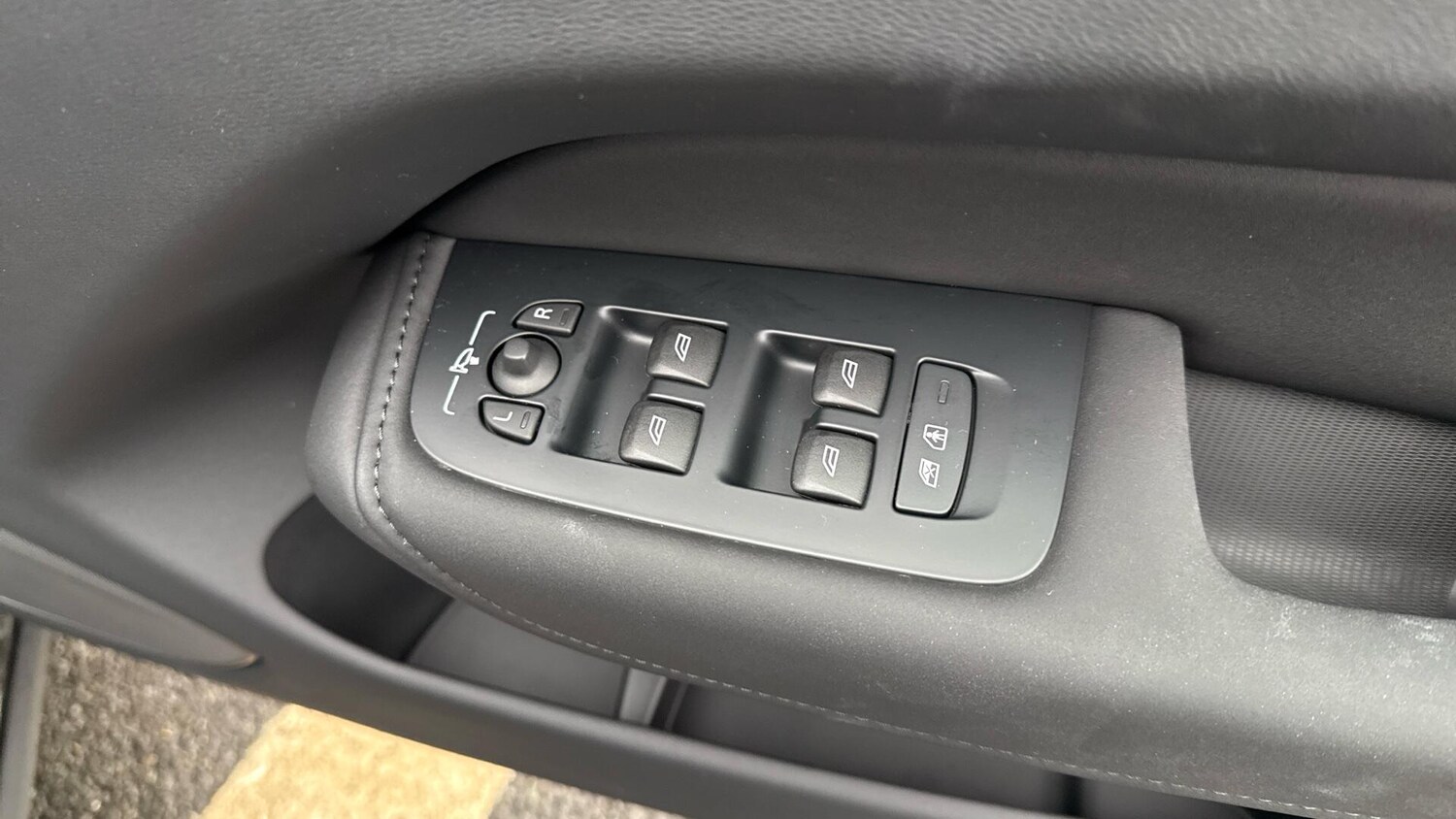 Used Volvo XC60 2025 for sale - 77672995: Photo 33