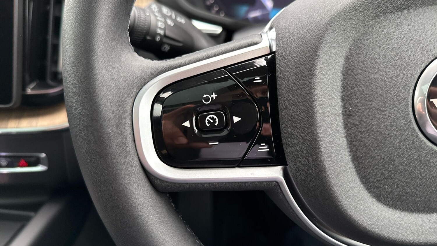 Used Volvo XC60 2025 for sale - 77672995: Photo 39