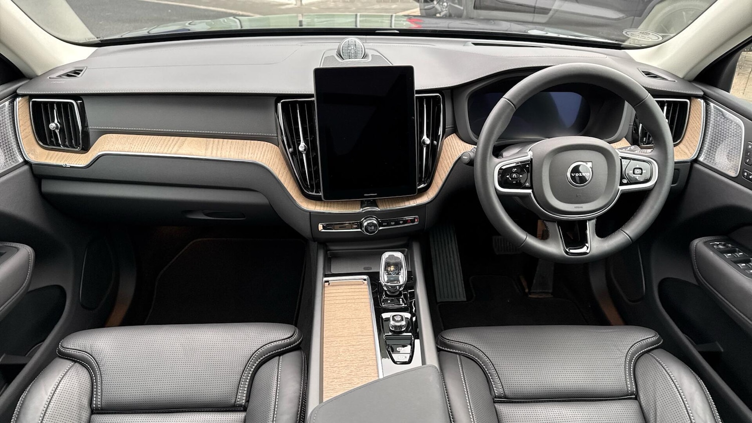 Used Volvo XC60 2025 for sale - 77672995: Photo 5