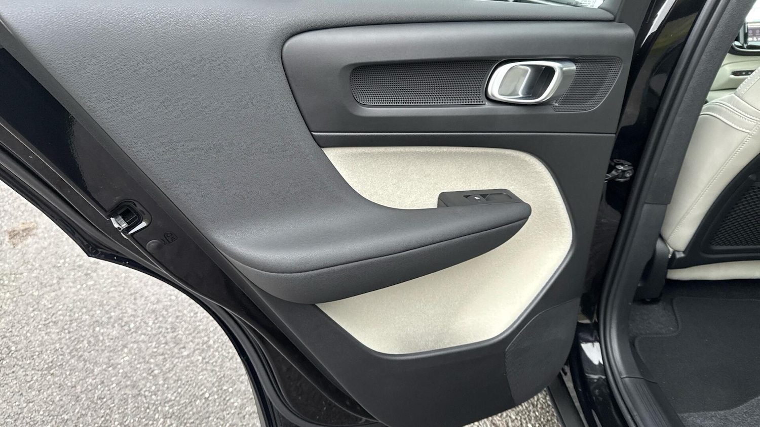 Used Volvo XC40 2025 for sale - 76772184: Photo 25