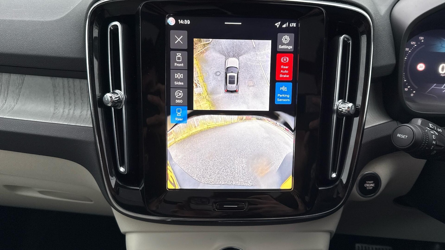 Used Volvo XC40 2025 for sale - 76772184: Photo 37