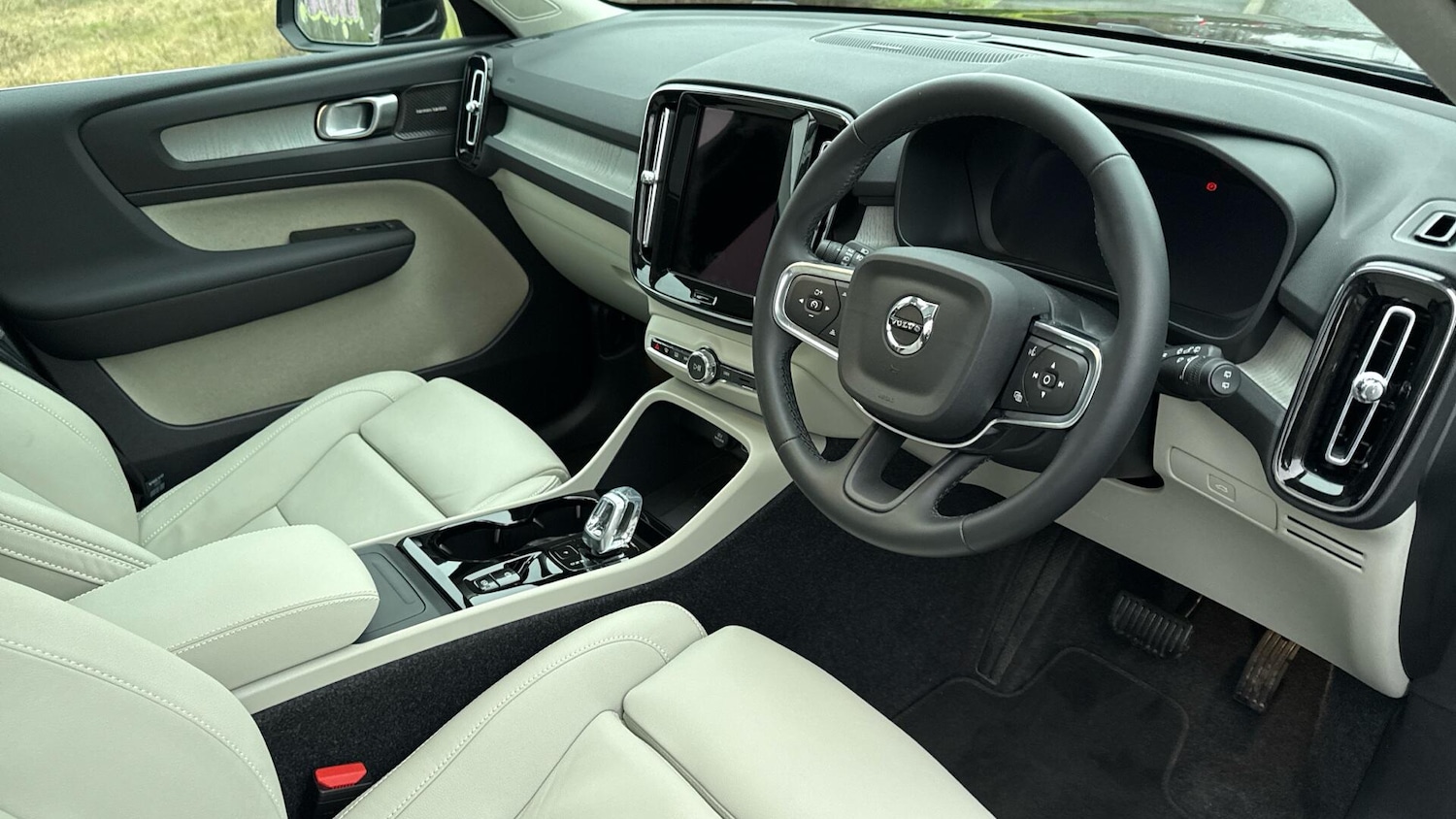 Used Volvo XC40 2025 for sale - 76772184: Photo 4