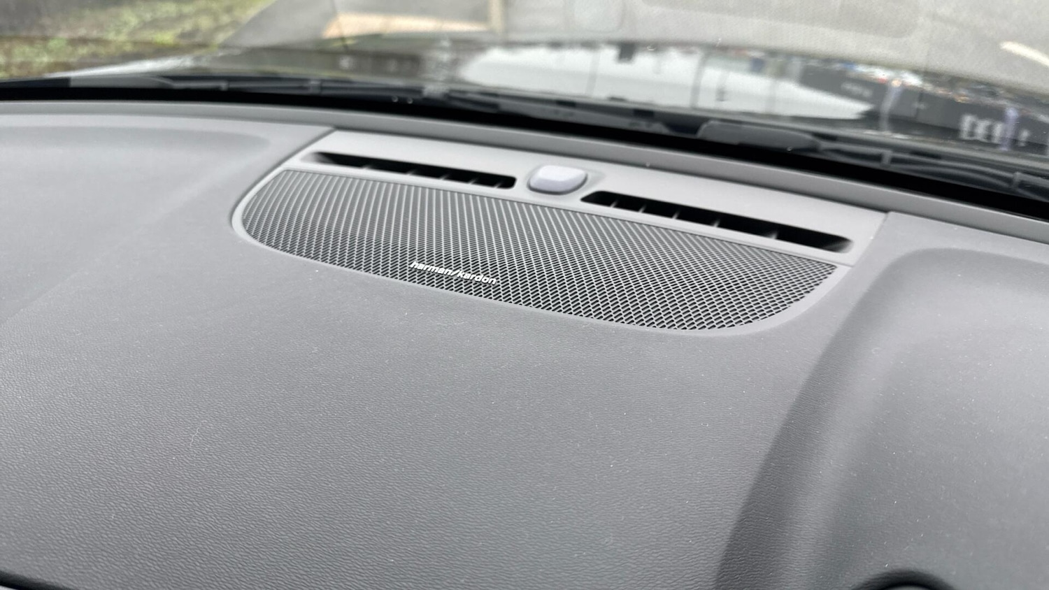 Used Volvo XC40 2025 for sale - 76772184: Photo 40