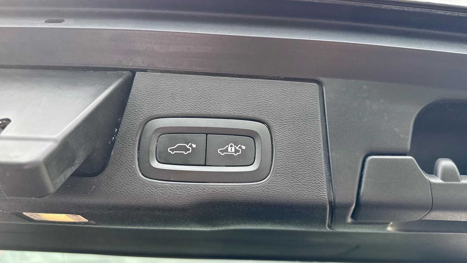 Used Volvo XC60 2020 for sale - 76612893: Photo 30