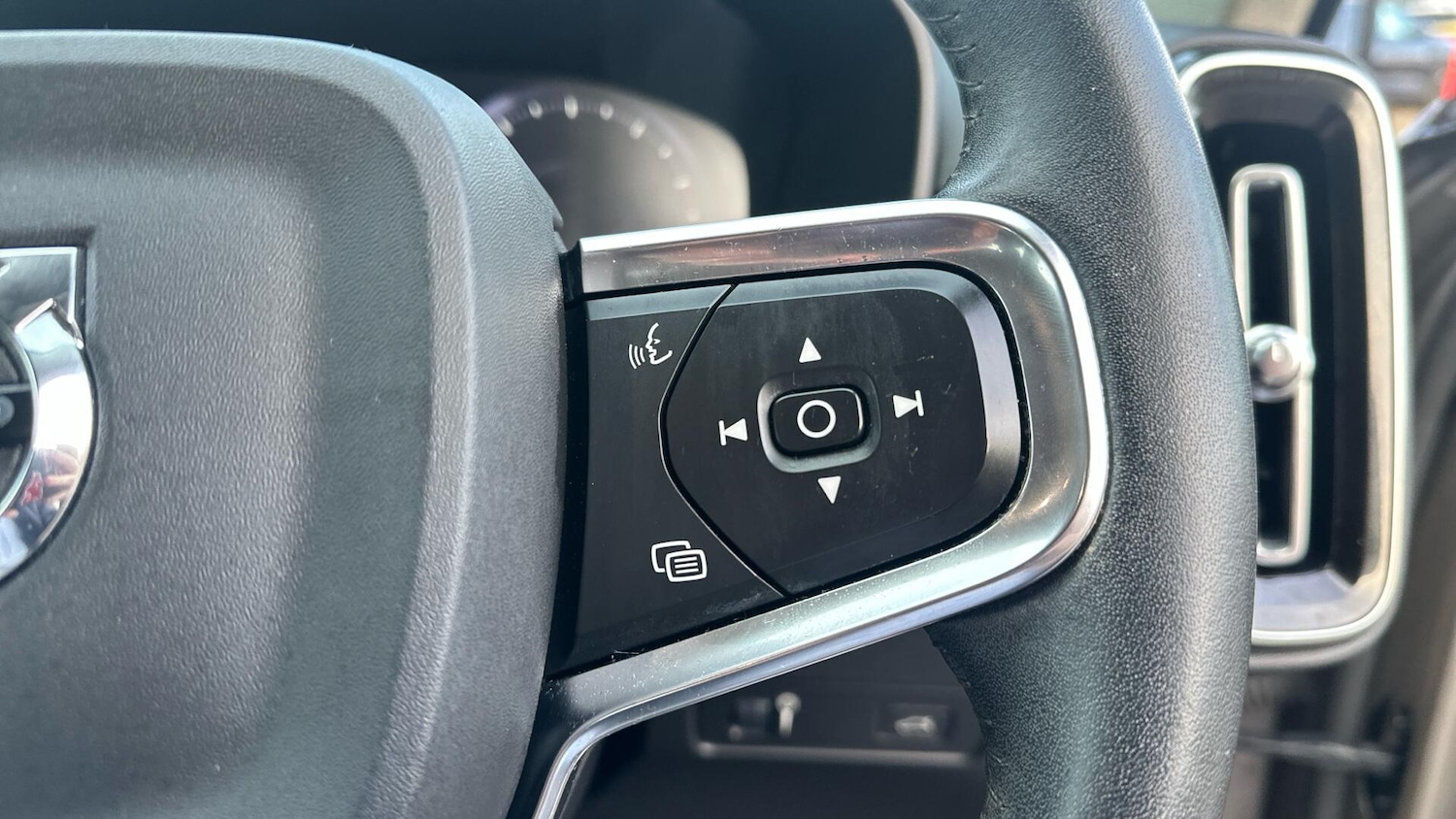 Used Volvo XC40 2020 for sale - 76336352: Photo 29