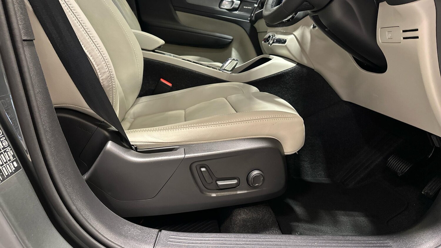 Used Volvo XC40 2026 for sale - 77411813: Photo 28