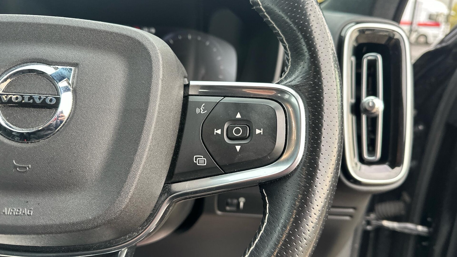 Used Volvo XC40 2020 for sale - 76337463: Photo 31