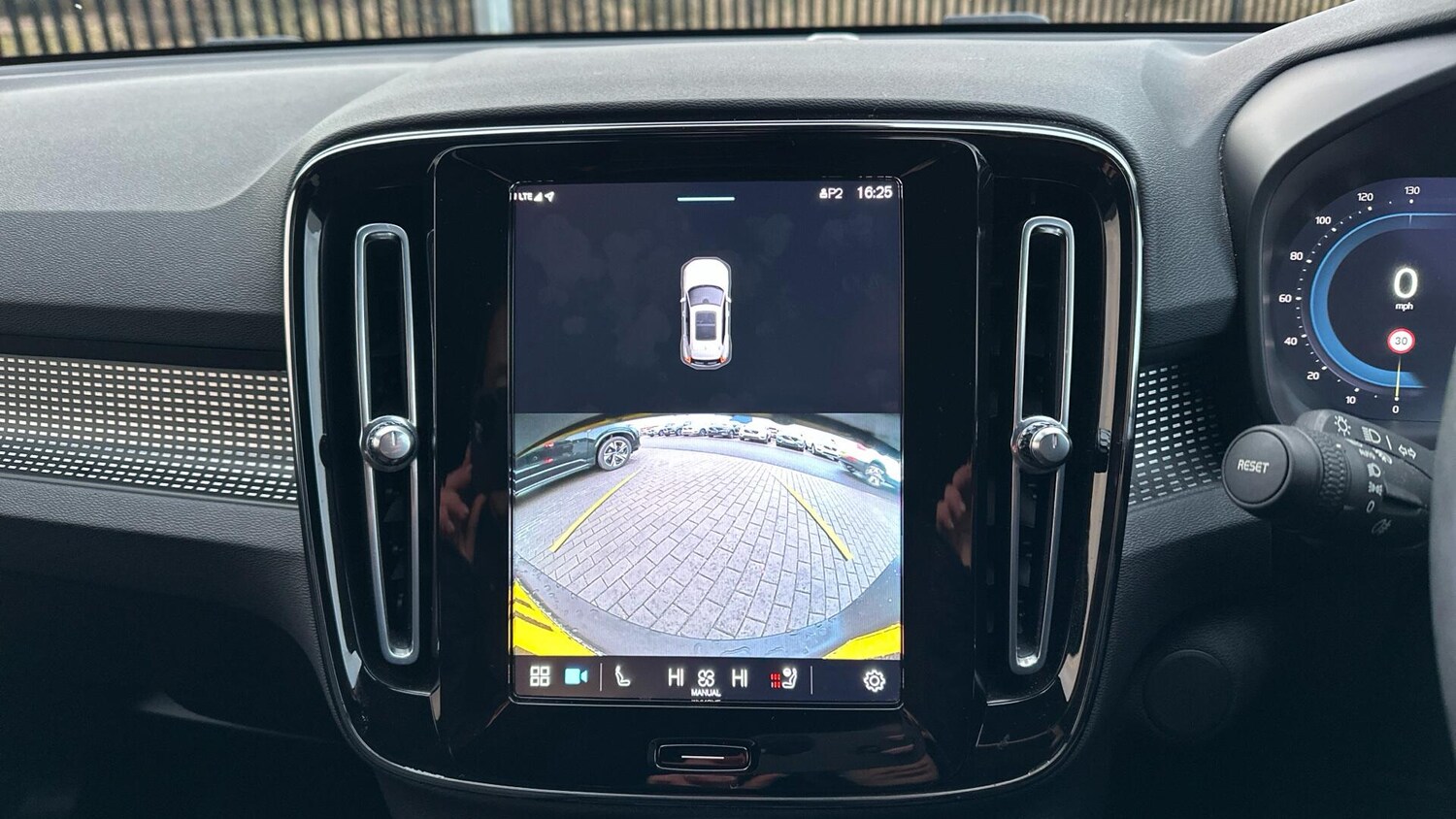 Used Volvo XC40 2021 for sale - 77081640: Photo 17