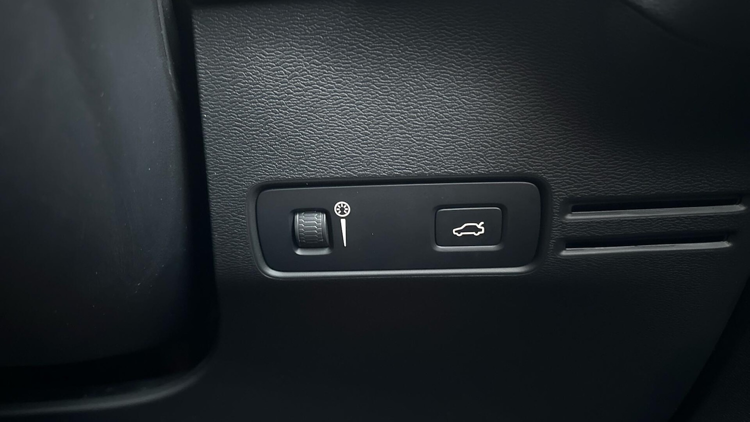 Used Volvo XC40 2021 for sale - 77081640: Photo 30