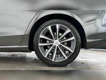 Used Volvo V60 2021 for sale - 77351920: Photo