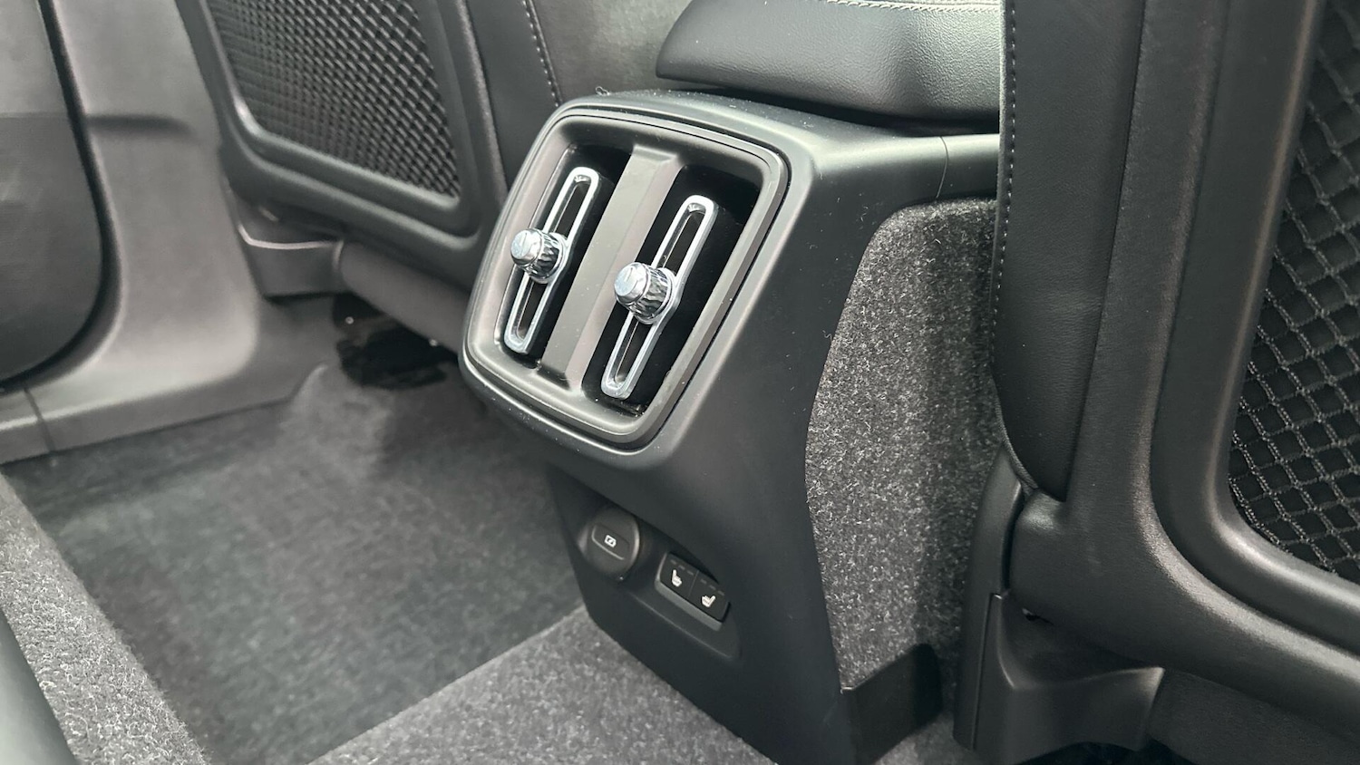 Used Volvo XC40 for sale - 77166852: Photo 24