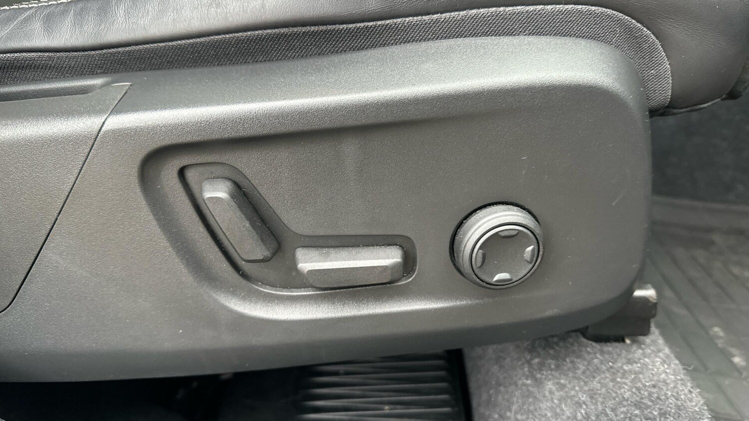 Used Volvo XC40 for sale - 77166852: Photo 28