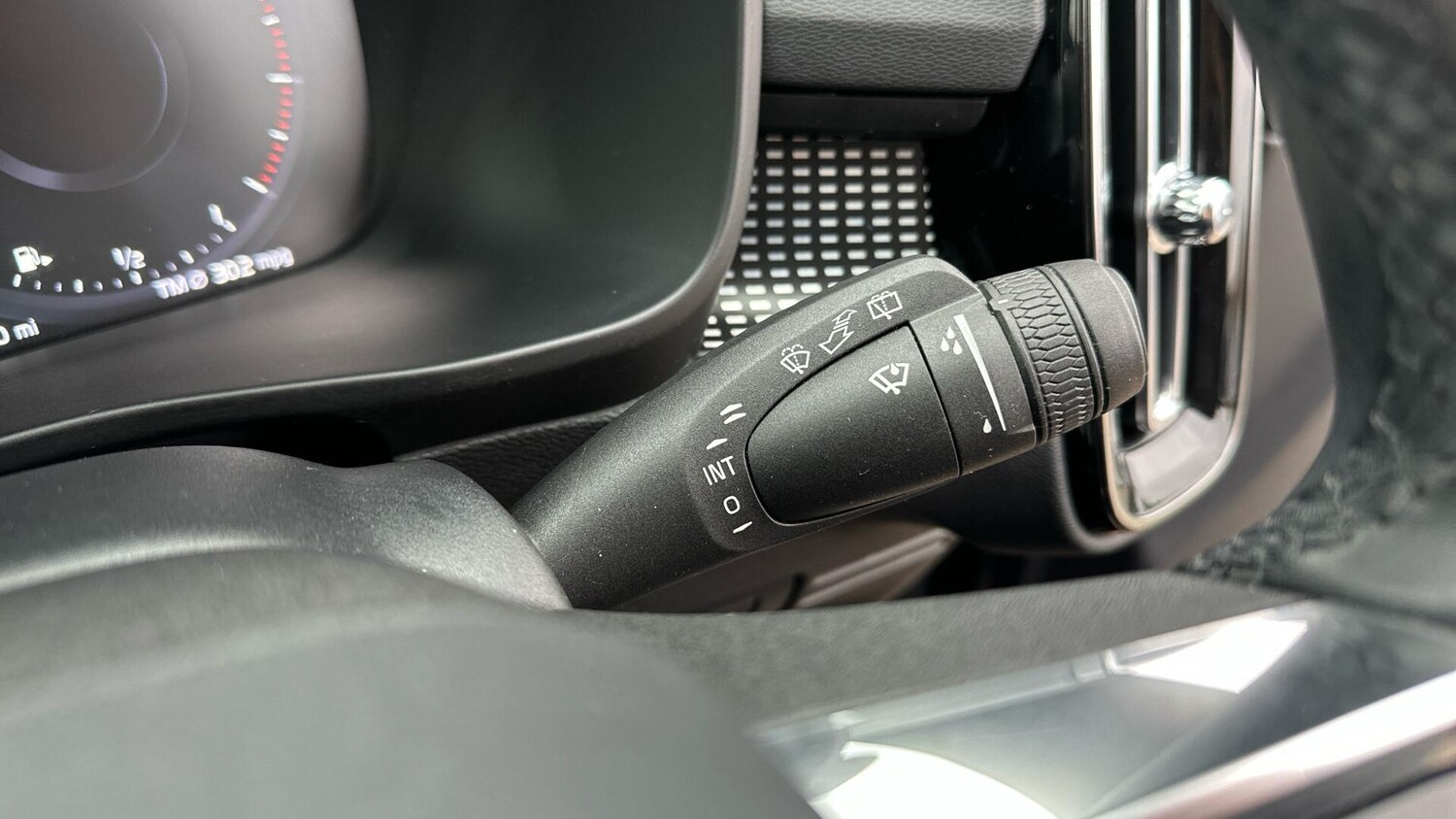 Used Volvo XC40 for sale - 77166852: Photo 32